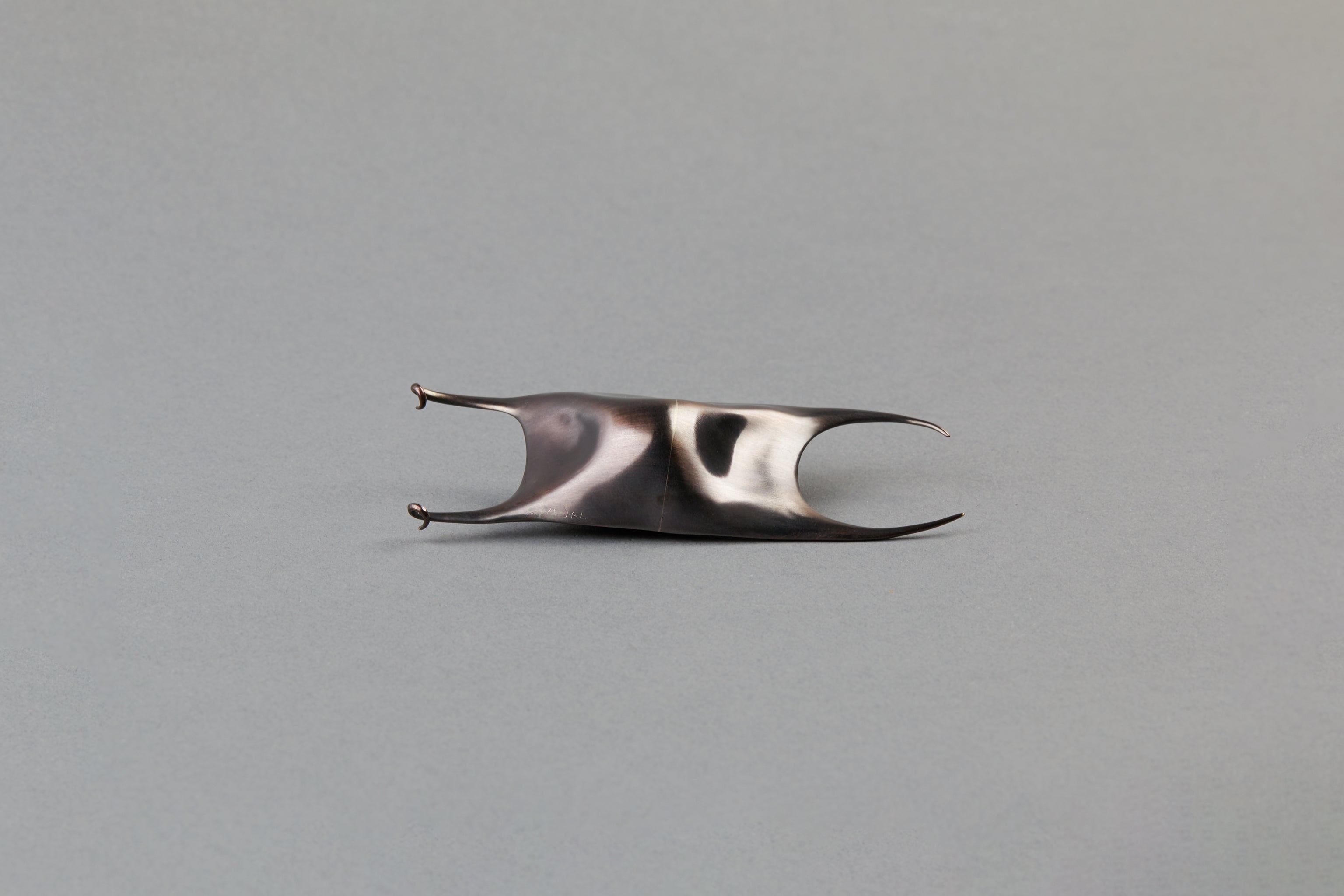 Large Devil's Pocket: Oxidized Bronze – E.R. Butler & Co.